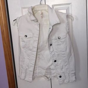 Sleeveless jean jacket